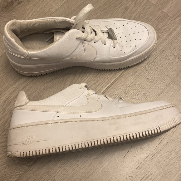 Nike Air Force - Picture 2 of 5